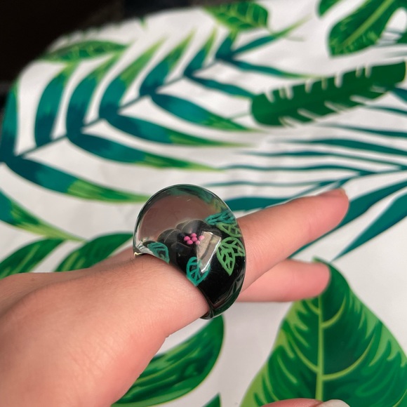 Vintage Lucite Statement Ring - Picture 4 of 5